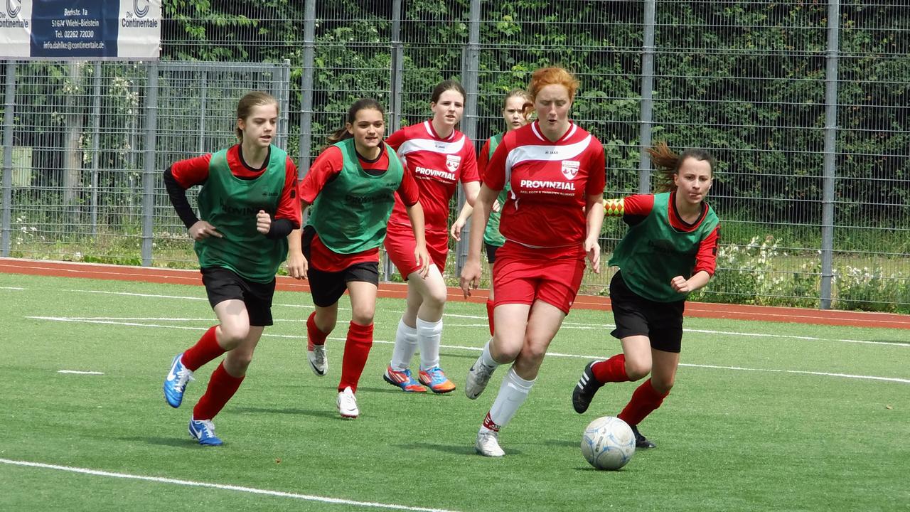 1. Girls Cup 2013