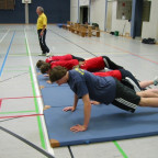 Speziell entwickeltes Fitnistraining zur Steigerung der Kondition und Koordination sowie des Teamgeistes